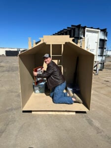 shelter-set250220-floort-knox-cutaway-ron-inside-decorating